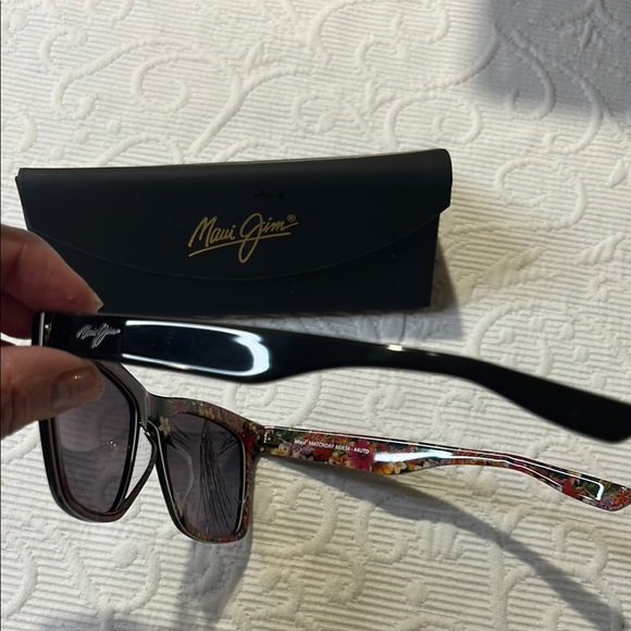 Maui Jim Manchester United Double mirrored Matchday Polarized Sunglasses. FLAW - Picture 4 of 16